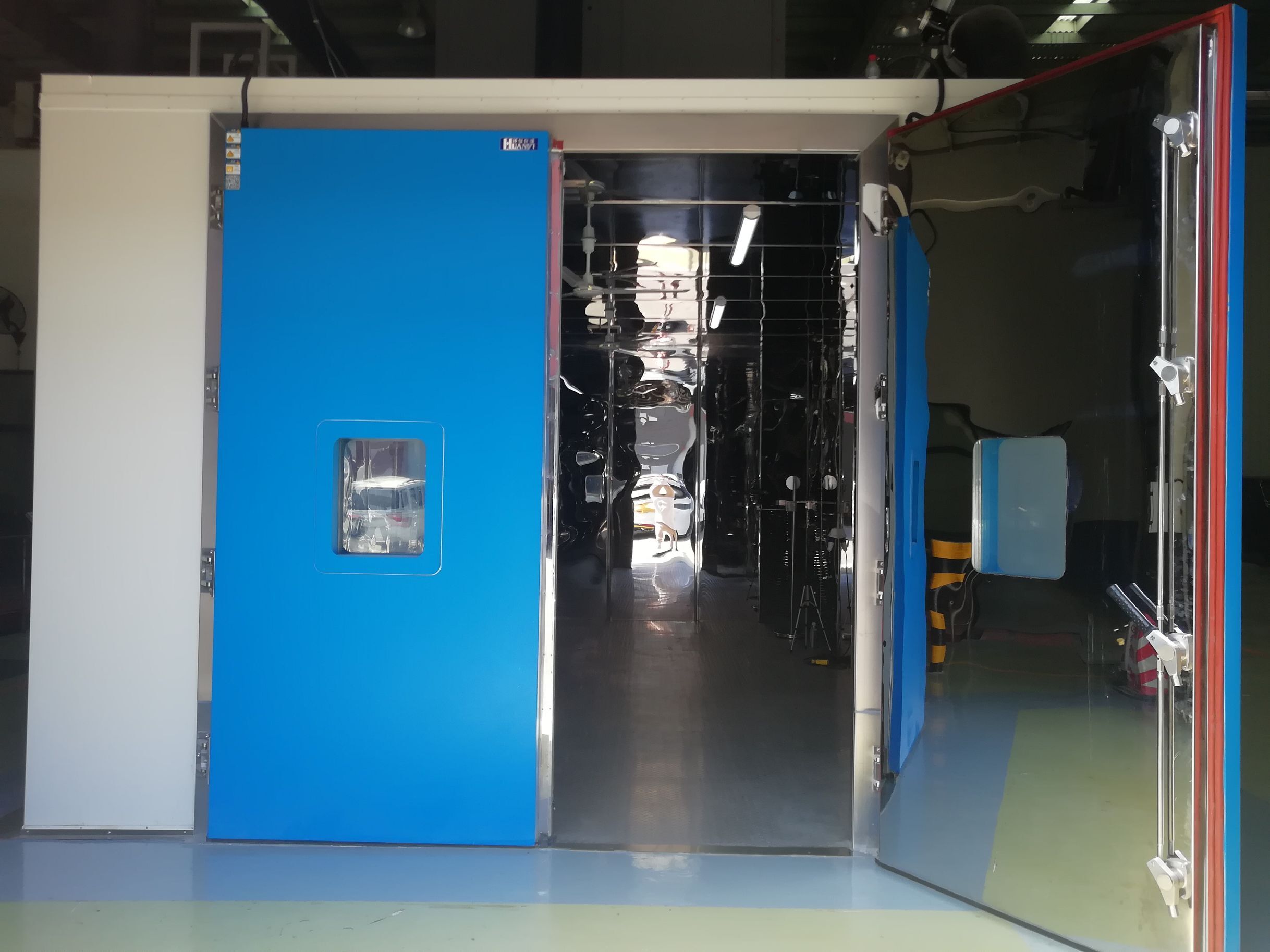 整車車內(nèi)VOC環(huán)境檢測艙大門 整車車內(nèi)VOC環(huán)境檢測艙大門